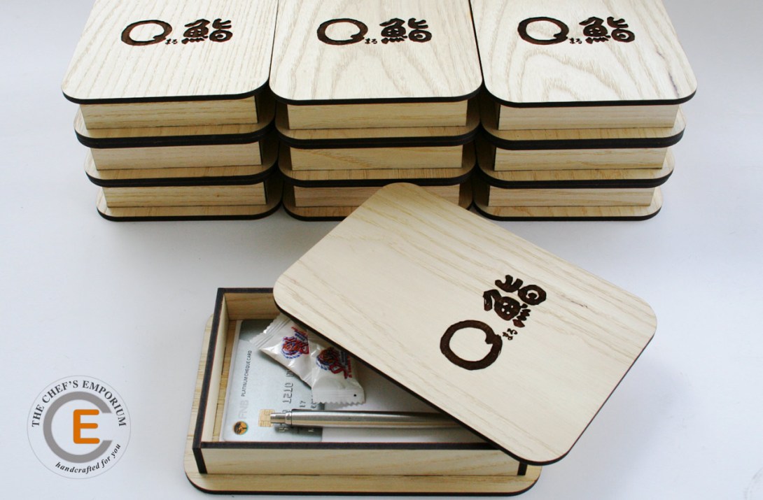 TheChefsEmporium - handcrafted Check Presenter